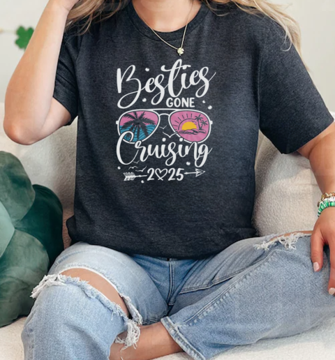 Besties Gone Cruising 2025 Girls Matching Women Cruise T-Shirt Classic Women's T-shirt