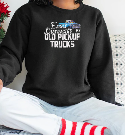 Easily distracted by old pickup trucks T-Shirt Unisex Sweatshirt