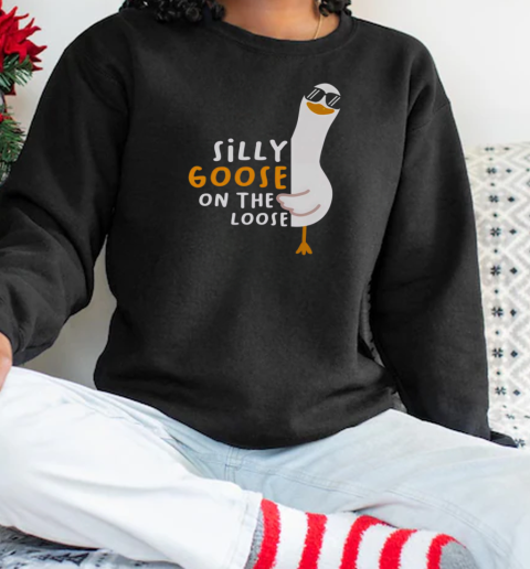 Funny Silly Goose On The Loose T-Shirt Unisex Sweatshirt