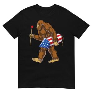 Bigfoot Fireworks 4th of July Men Sasquatch American Flag US T-Shirt