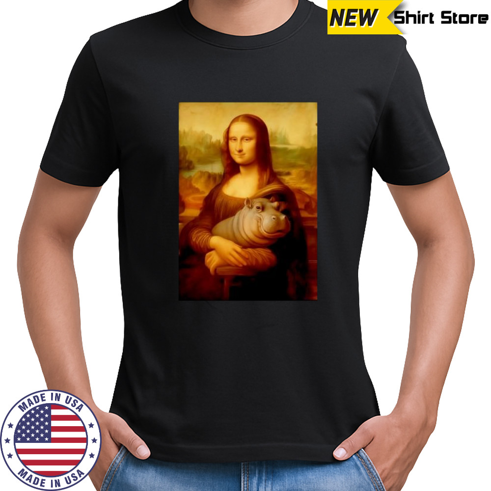 Mona Lisa carry Moodeng shirt
